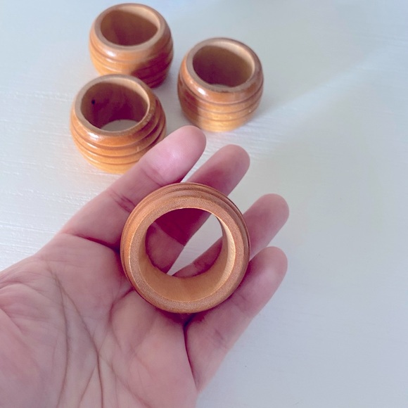 4 Wooden Napkin Rings Set brown tan Ribbed Vintage wood rustic country - Picture 3 of 4